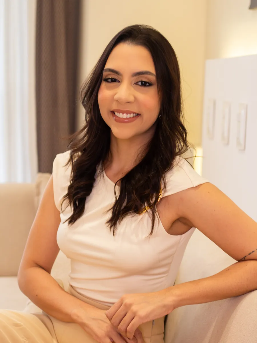 Dra. Ana Beatriz Bomfim sorrindo